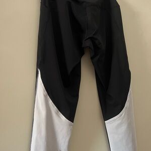 PINK Victoria's Secret Black and White Leggings